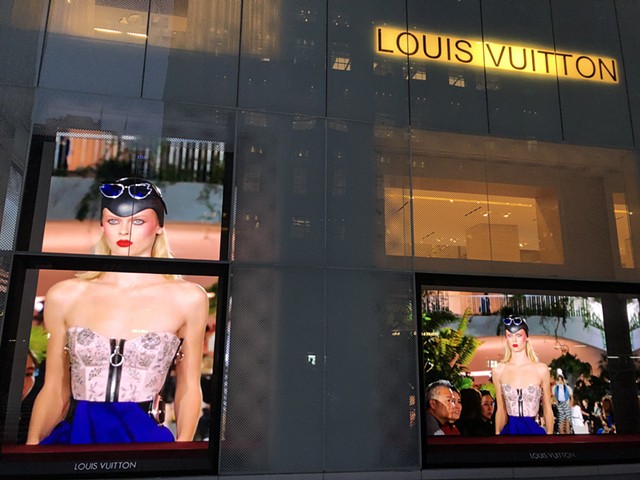 Live Fashion Show 5th Ave 