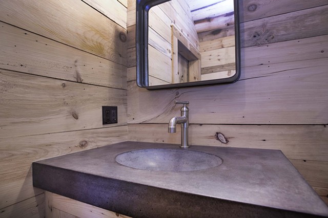 Hoffman Barn Loft Bath Interior - Gary Pearl Photography