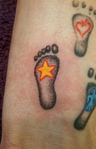 handpoking, tattoo, handpoked tattoo, footprint, footprint tattoo, thunderbird, vietnam, body art, ink