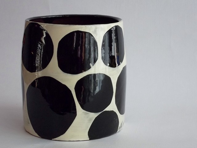 797. black dot vase