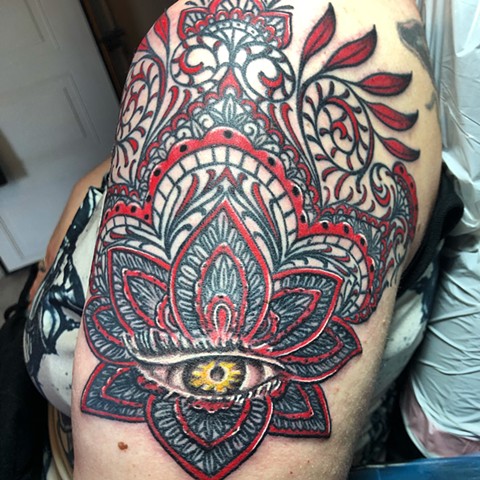 Henna with eye 
