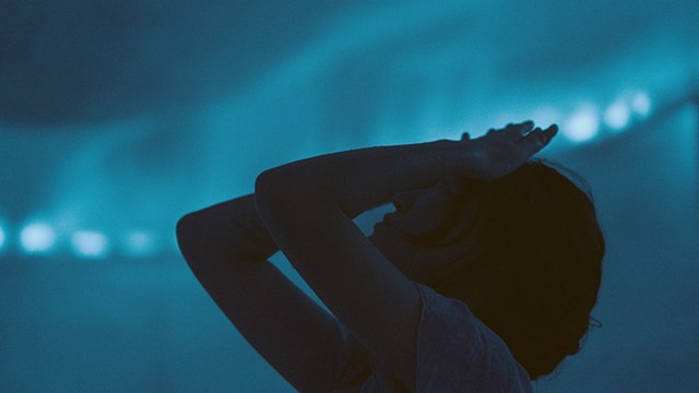 파라클레토스 Who Stands Beside