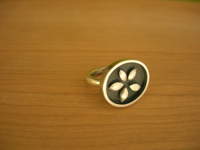 silver 5 petal leaf ring oxidized