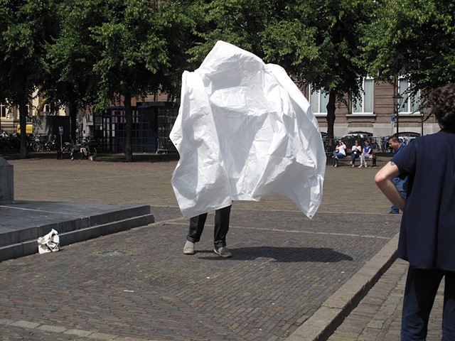 It’s not about a bike, Michael Barrett, P.S. This is Live, Den Haag, Het Plein, Parliament, Performance Art, Quartair