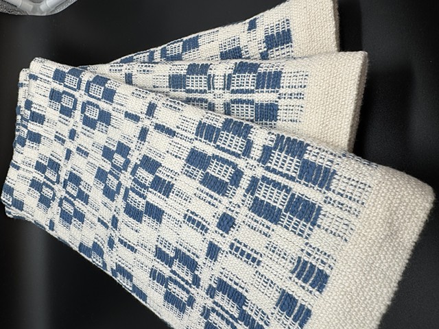 Hand Towel in Overshot Pattern "Sea Star"(Denim Blue)