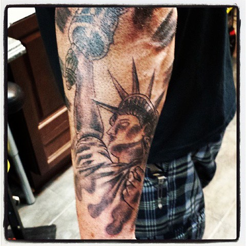 statue of liberty tattoo by tatupaul.com