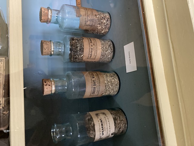 Original Shaker herbs from the Fruitland collection