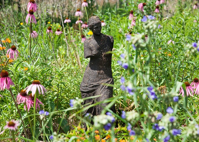 Sculpture--->Garden (Venus IX)