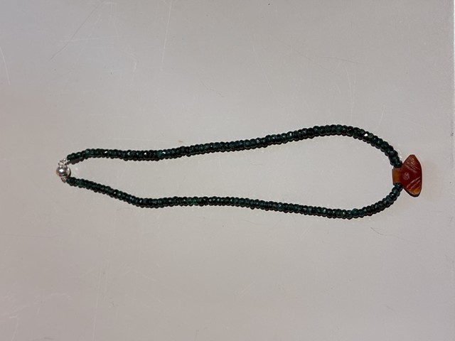 Emerald beads with a hammer carved Achaemenid 'good luck' carnelian pendant (550-330 BCE) (25003)