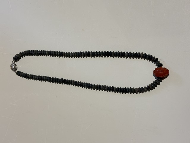 Serpentine beads with a carved Achaemenid carnelian pendant (550-330 BCE) (25020)