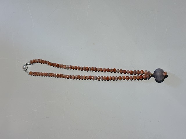 Sunstone and jasper beads with a Sasanian intaglio agate 'Winged Being' pendant (224-651 AD) (25026)