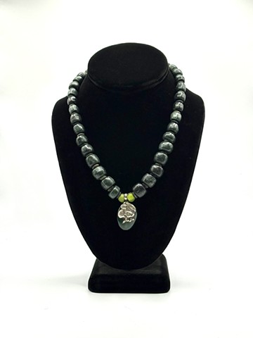 Guatemalan polished Serpentine with matte serpentine / Roman jade with silver goose