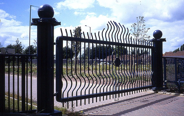 Black Country Route gates, Bilston