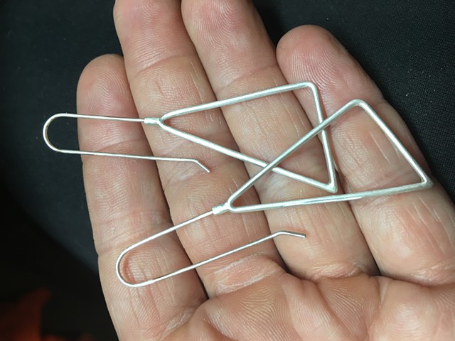 Long triangles round wire 