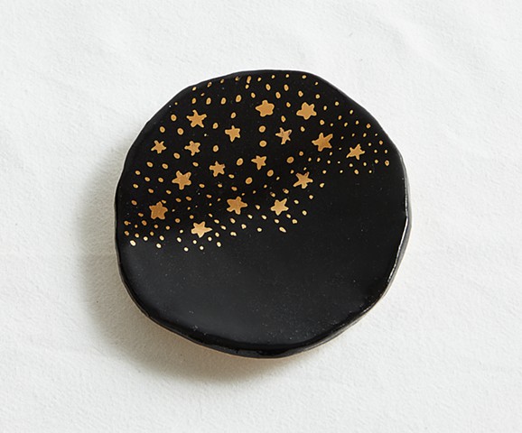 Black and gold dish