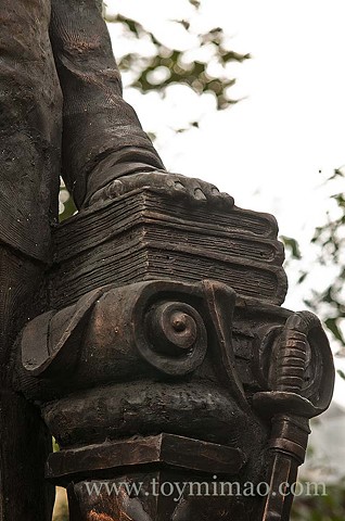 Honorio Lopez in Moriones, Tondo, Manila by sculptor Toym Imao 