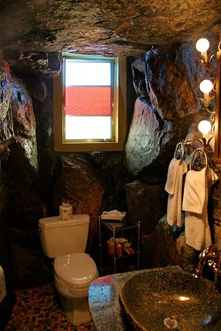Madonna Inn, Gypsy Rock Waterfall bathroom