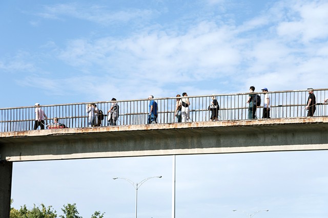 On pique à travers (passerelle milieu)