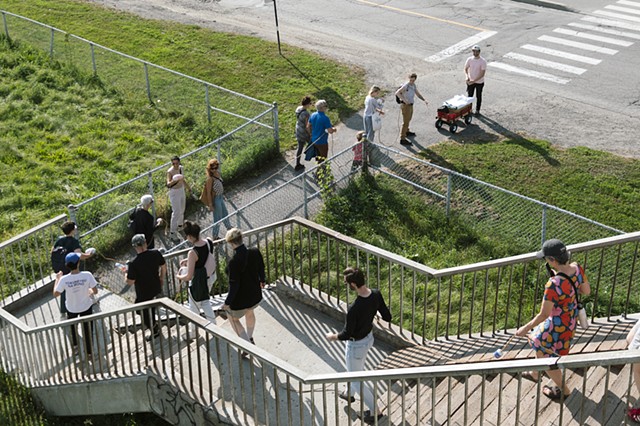 On pique à travers (passerelle fin)