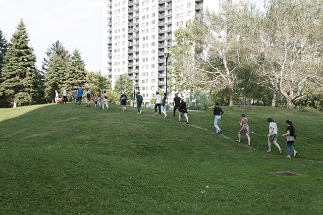 On pique à travers (Jardin du métro)