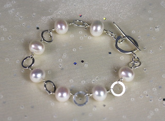 pearl linked to hammered open circles beacelet