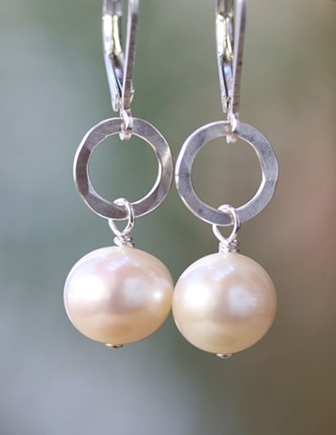 Fresh water pearl and silver earrings