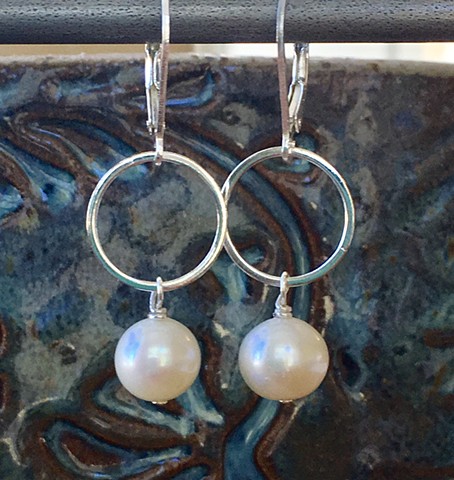 pearl/silver circle earring