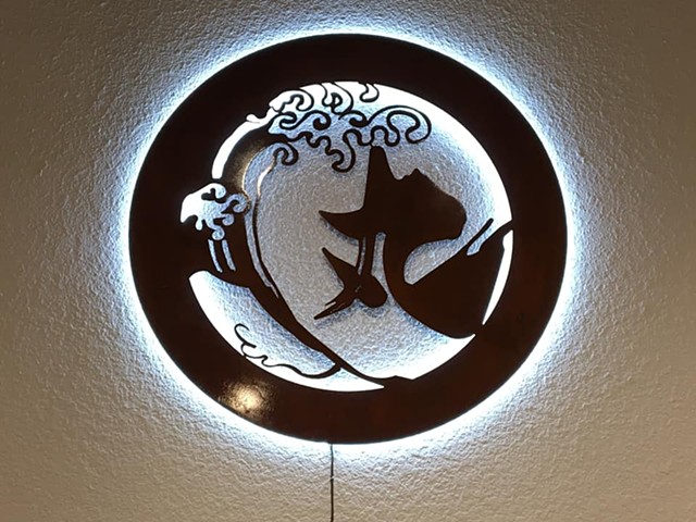 Maru Restaurant sign 