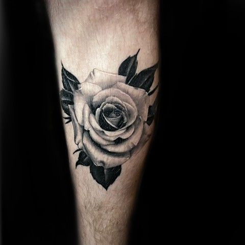 Rose, black and grey roses, rose tattoos, tattoos, tattooing, tattooshop, Kissimmee tattooshop
