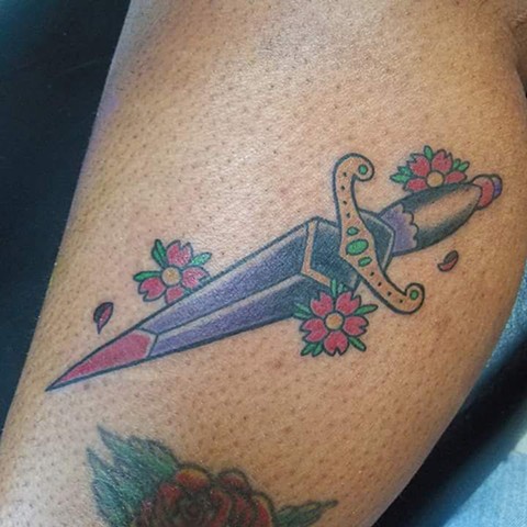 Traditional, traditional dagger, dagger tattoo, traditional dagger tattoo, tattoos, tattoo shop, Kissimmee tattoo shop, flowers