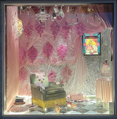Linda Mae Tratechaud / Sculpture in Glass, Metal, & Paper