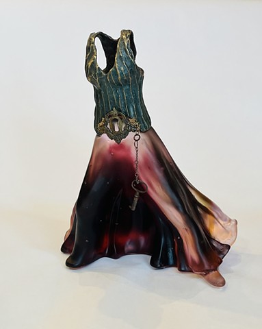 Linda Mae Tratechaud / Sculpture in Glass, Metal, & Paper