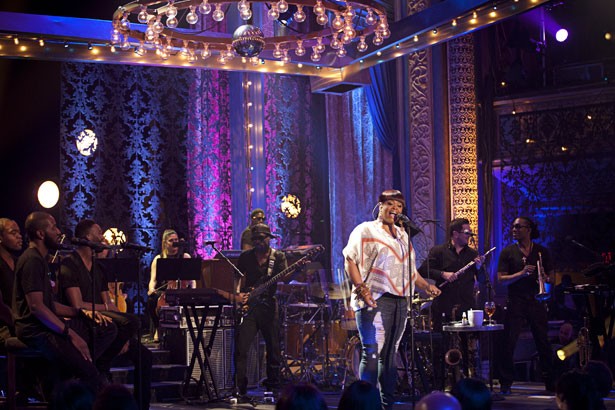 MTV Unplugged presents Jill Scott
(Production Photo)