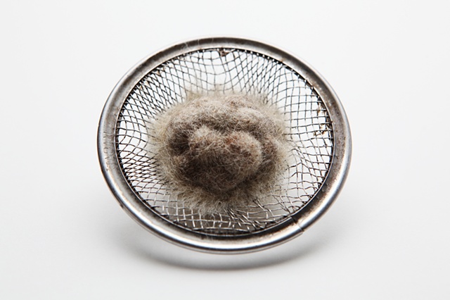 Nest 1, brooch by Sara Owens