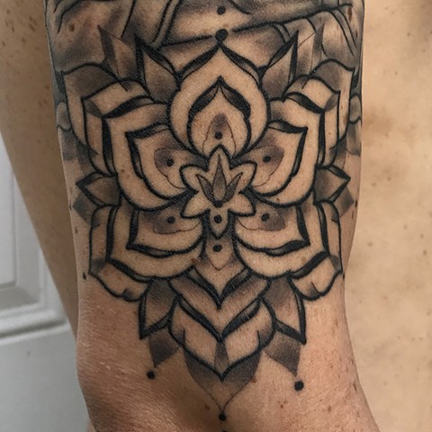 this is a detail shot of the buddha tattoo including the section of the geometric lotus mandala done by Amanda Marie female tattooer and owner of Ace of Wands private tattoo studio in San Pedro Los Angeles California 