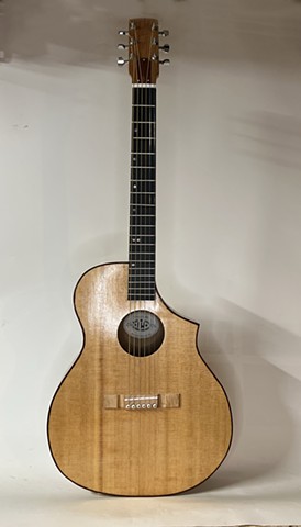 Chestnut 000 with Cutaway