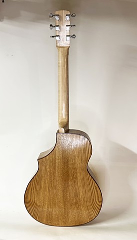 Chestnut 000 with Cutaway