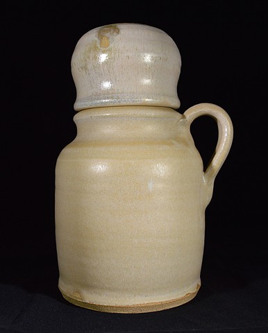 VANILLA BOTTLE PITCHER WITH LID