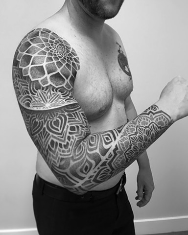 Alvaro Flores Tattooer