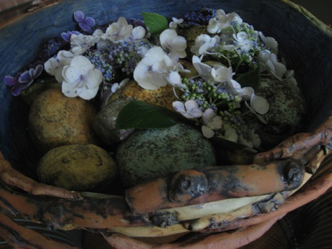 The stone bath looks beautiful with flowers in the water. Here I added fresh hydrangeas to float among the stones.