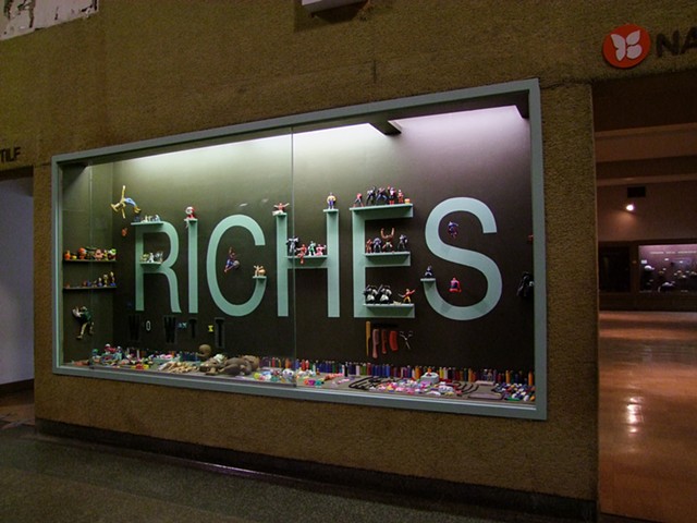 Land of Riches (RICHES vitrine detail)