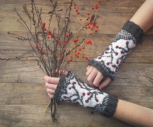 Winterberry Branch Fingerless Gloves