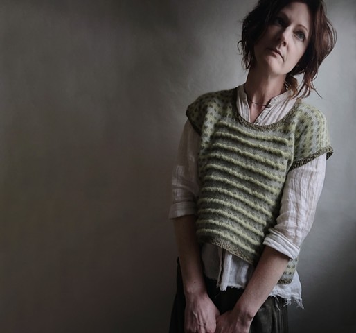 Jennifer Brou Amirisu Riccia hand knit