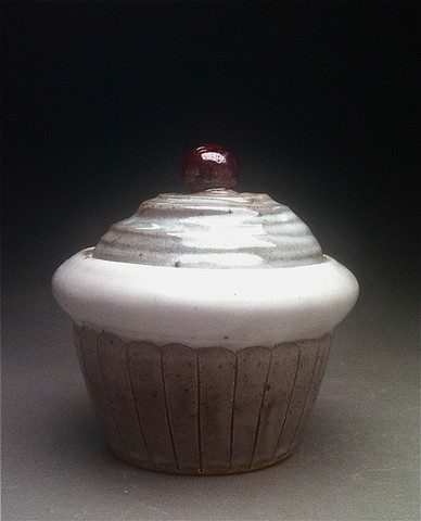 Cupcake lidded jar