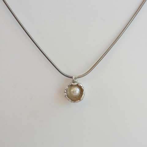 Silver Cave with Pearl necklace