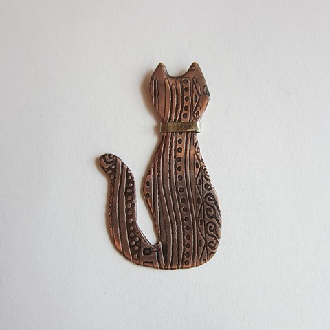 Little Etched Cat with Collar pin