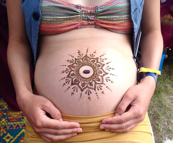 Henna Belly love
