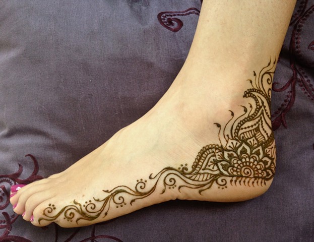 Decorative henna foot