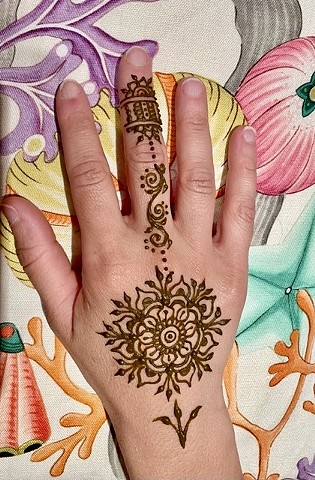 Henna hand