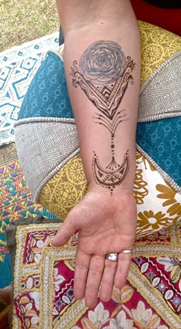 Henna addition to a tattoo